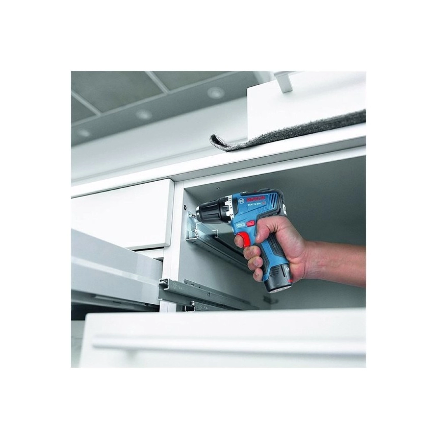 Bosch Gsb 180-Li̇ 18V 2Ah Darbeli Akülü Vidalama Şarjlı Matkap + 32 Parça Vidalama Ucu Seti - Görsel 7